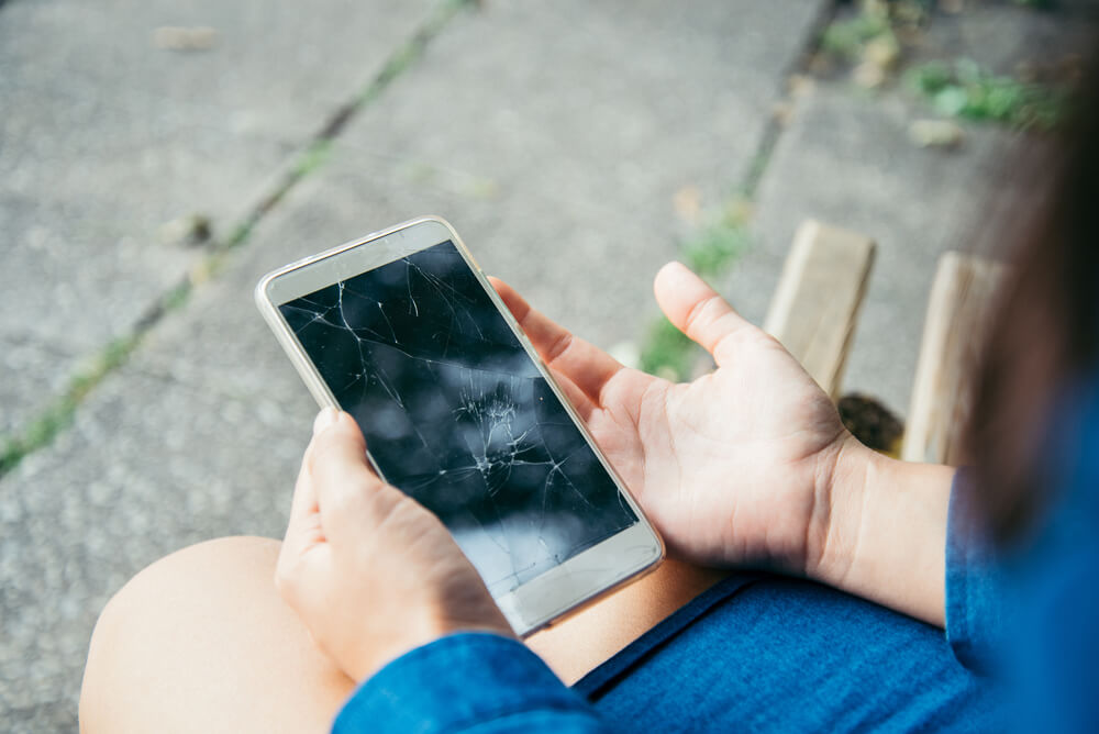 Tela quebrada: o que você precisa saber antes de trocar a tela do seu celular